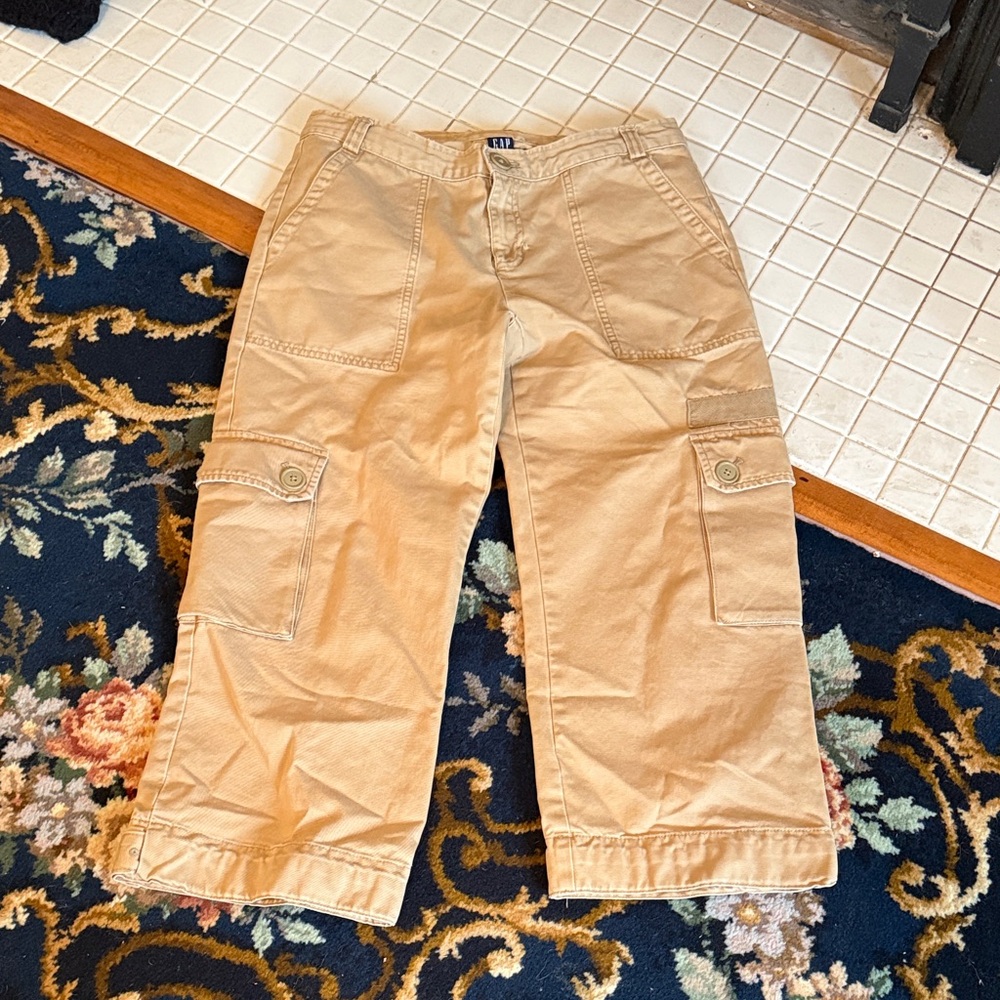 GAP Women's Tan Cropped Cargo Pants- vintage-‎ from 2003